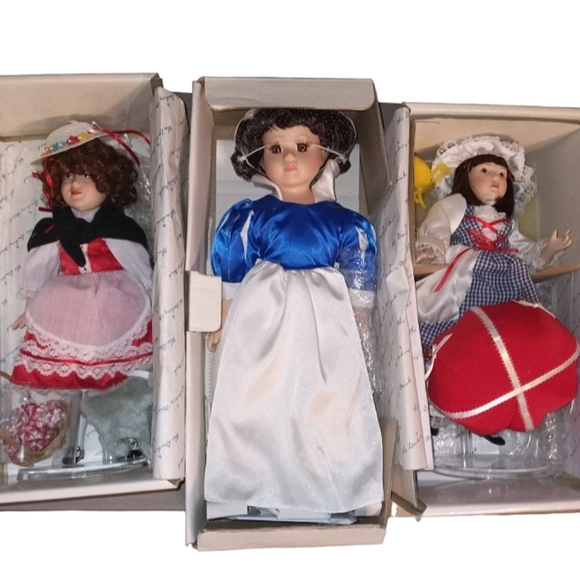 (3) Danbury Mint Storybook Porcelain Dolls - Snow White,Heidi,Little Miss Muffet - Picture 16 of 16
